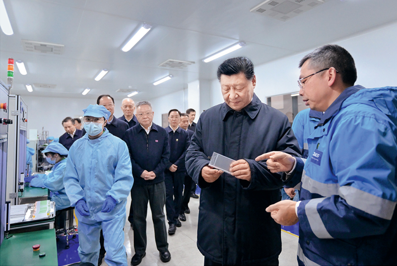 2024年3月18日至21日，中共中央总书记、国家主席、中央军委主席习近平在湖南考察。这是18日下午，习近平在中德合资企业巴斯夫杉杉电池材料有限公司考察。 新华社记者 谢环驰/摄